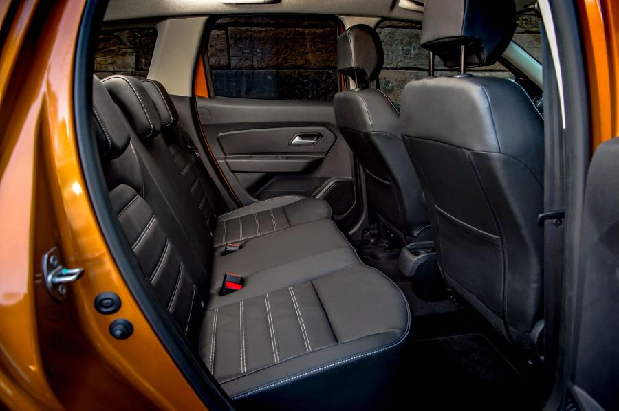 Интерьер Dacia Duster Prestige 4WD 2018 года  (UK) (фото 19 из 40)